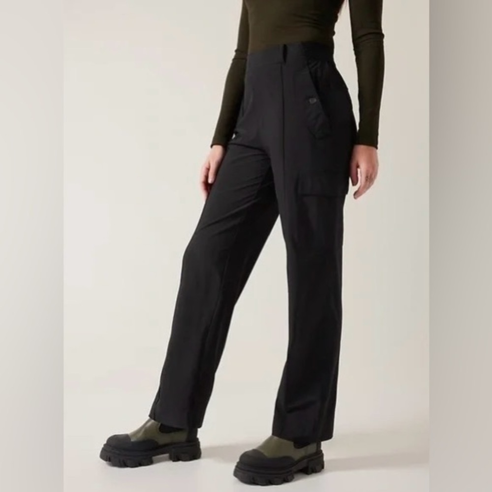 ATHLETA Vienna Cargo Pull On Straight Leg Pants in Black Size 2 PETITE NEW